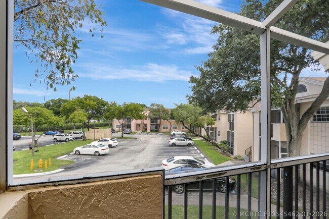 Building Photo - 660 Cypress Club Way