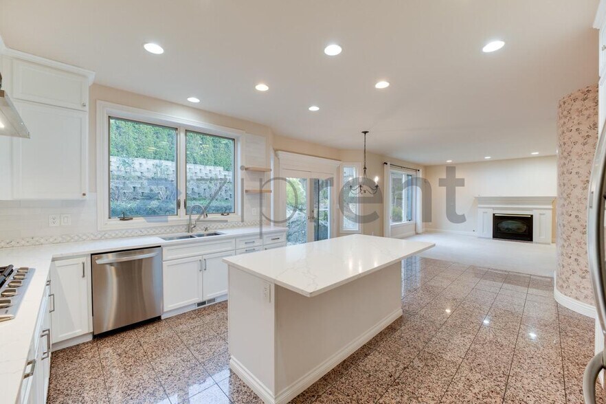 Building Photo - 16461 SE 56th Pl