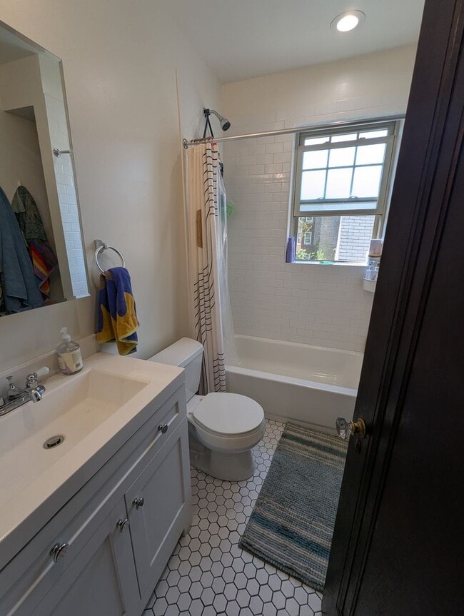 Building Photo - Newly Renovated 3 BR/1 BA in Loyola
