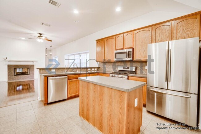 Building Photo - 1217 Charleston Ln