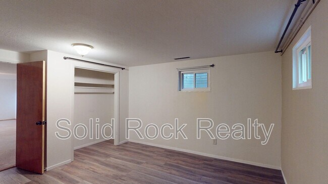 Building Photo - 2527 Mt Vernon St