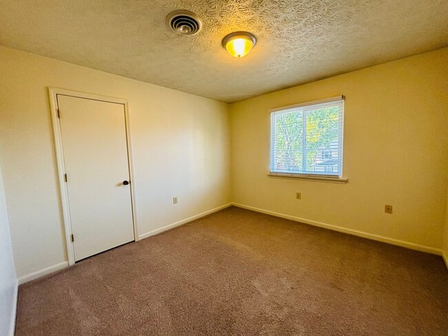 Building Photo - *Available Now - 4 and 3 Person Rates Avai...