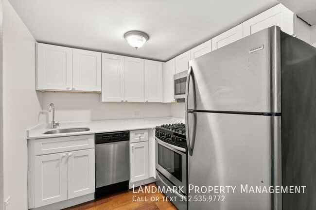 Building Photo - 3742 W Diversey Ave