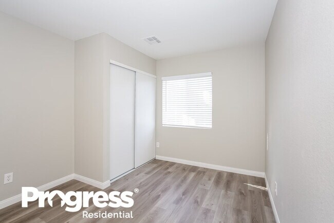 Building Photo - 5536 Cloudy Glen St