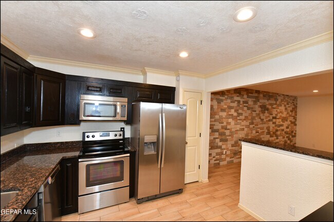 Building Photo - 4433 N Stanton St