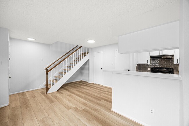 Building Photo - 1515 Sandy Springs Rd
