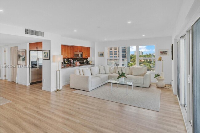 Building Photo - 11111 Biscayne Blvd
