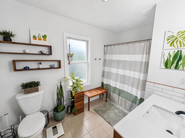 Building Photo - Beautiful Condo In Beverly MA!