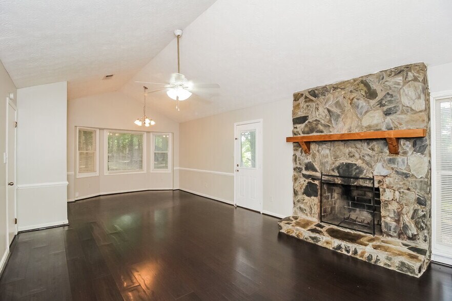 Building Photo - 147 Old Mill Trail SW