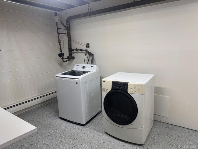 Building Photo - 126 Roosevelt Dr