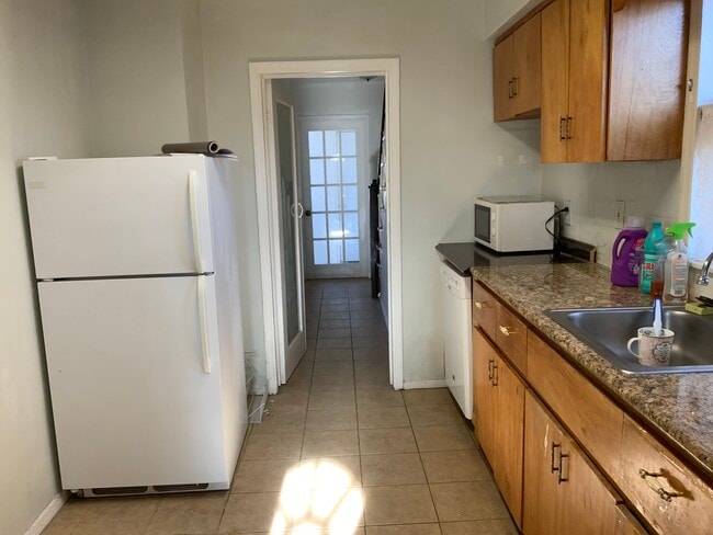 Building Photo - 830 Valley St