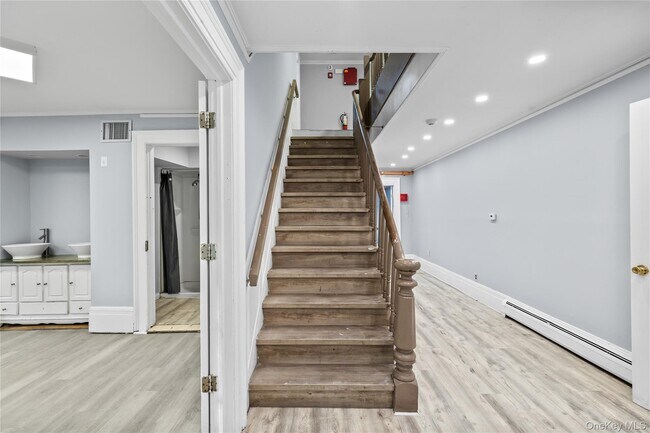 Building Photo - 996 Haverstraw Rd