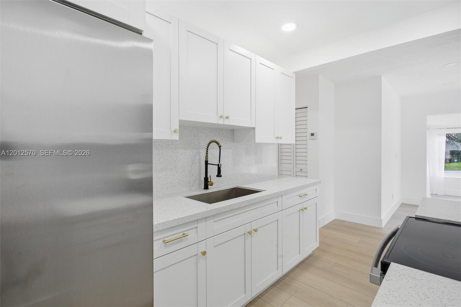 Building Photo - 461 Plover Ave