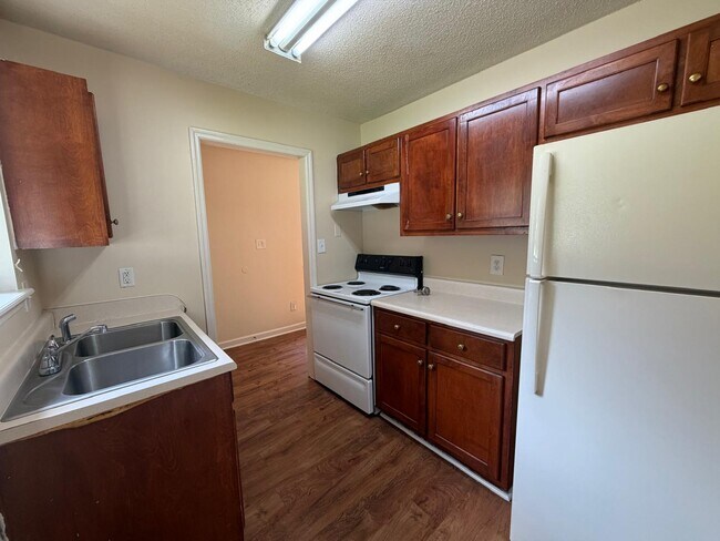 Building Photo - 2714 Clayton Dr NW