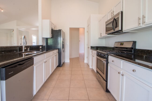 Building Photo - 661 Berwick Dr