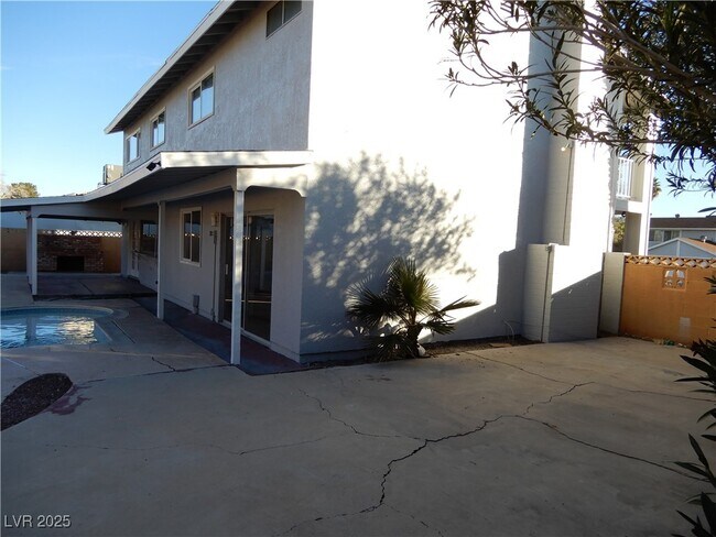 Building Photo - 3163 Panocha St