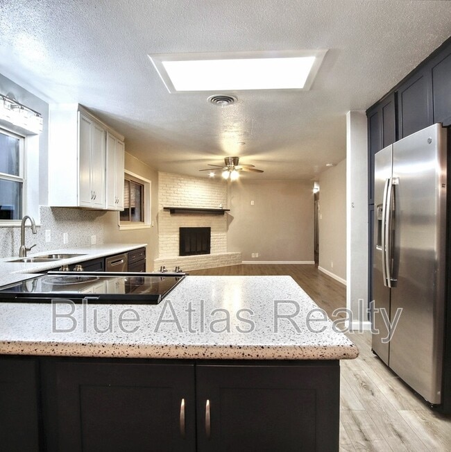 Building Photo - 608 W Pleasantview Dr