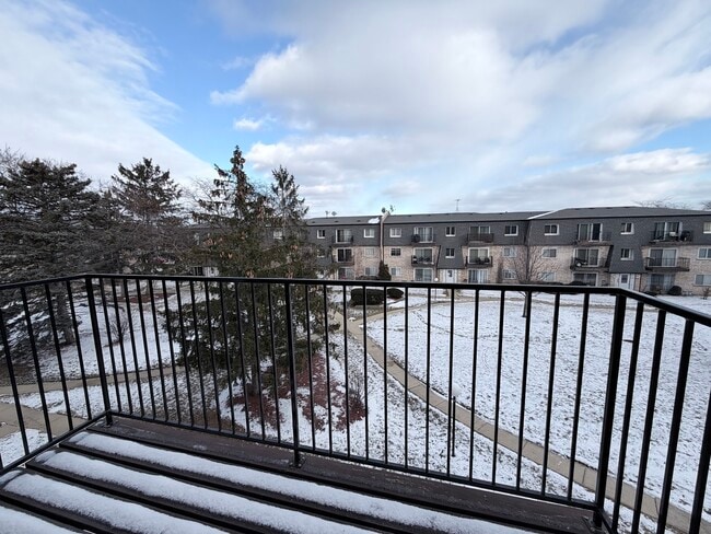 Building Photo - 9460 Bay Colony Dr