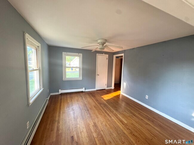 Building Photo - 482 Ash Dr