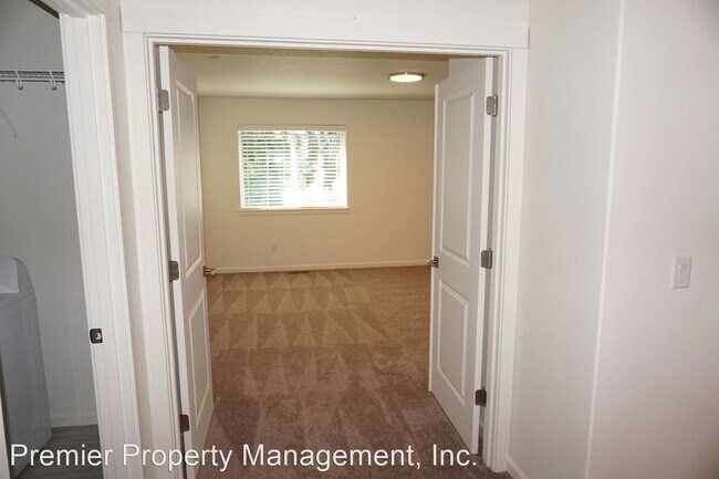 Building Photo - 3 br, 2.5 bath House - 11404 NE 127th Ct
