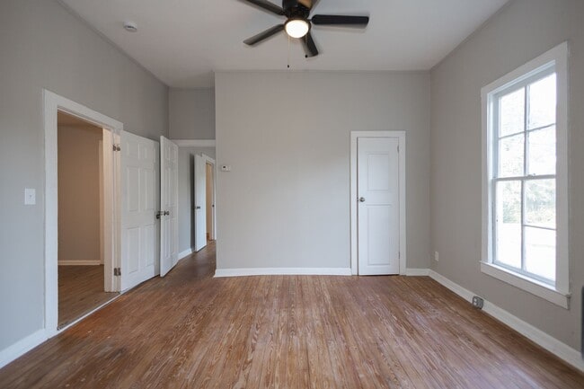 Building Photo - 731 Williams St