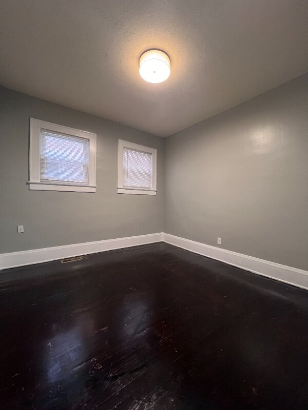 Building Photo - 405 Moore St