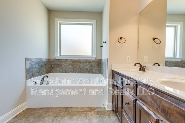 Building Photo - 1634 Earl Ct