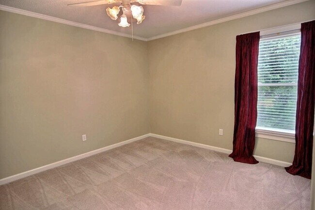 Building Photo - 376 Chickadee Cove