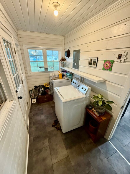 Building Photo - 245 Church St