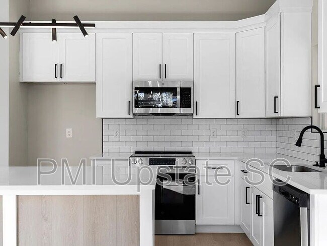 Building Photo - 367 College St