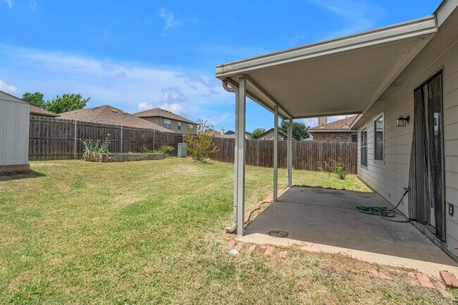 Building Photo - 3920 Cane River Rd