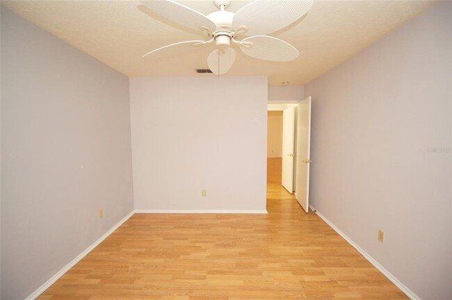 Building Photo - 6805 S Sheridan Rd