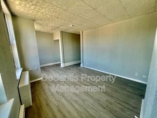 Building Photo - 810 Amity St