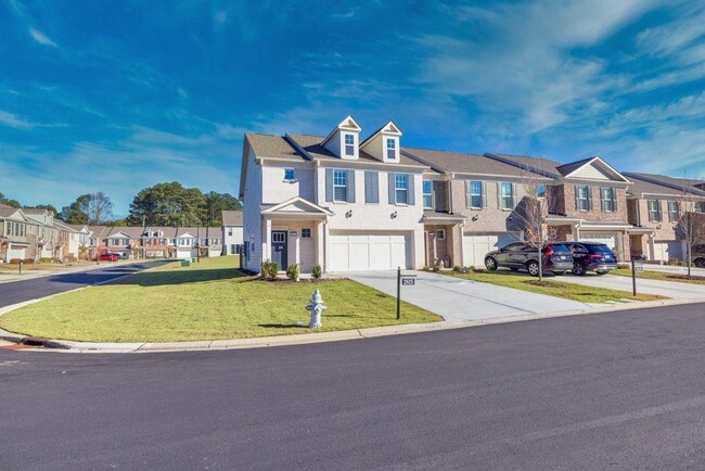 Building Photo - 2615 Quarterdeck Dr