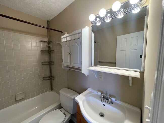 Building Photo - Old Forest Rd Area Townhouse