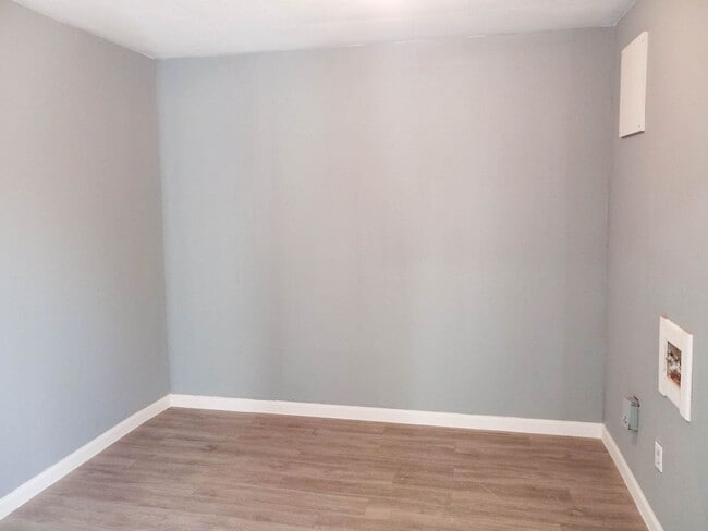 Building Photo - Handyman Special $0 First Month's Rent / “...