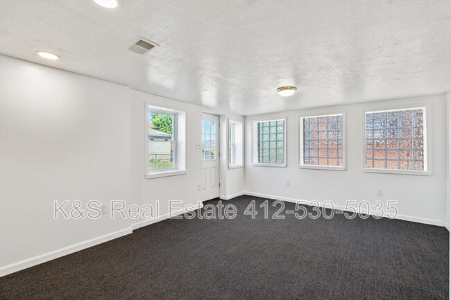 Building Photo - 1344 Fallowfield Ave
