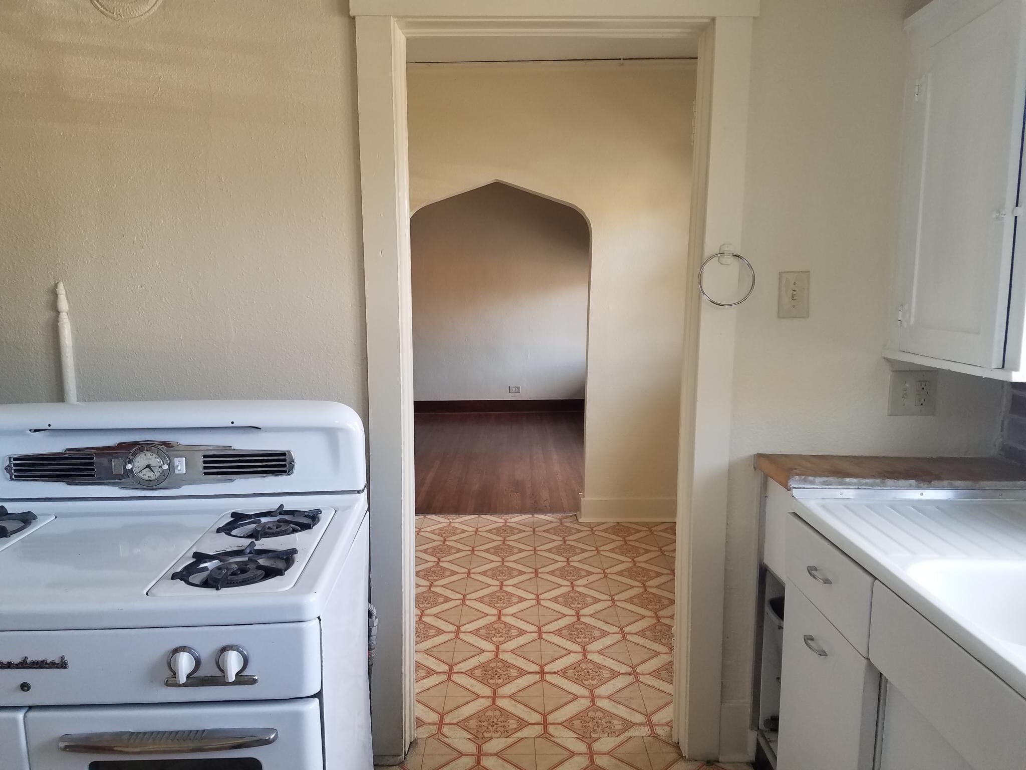 Kitchen - 3158 York St