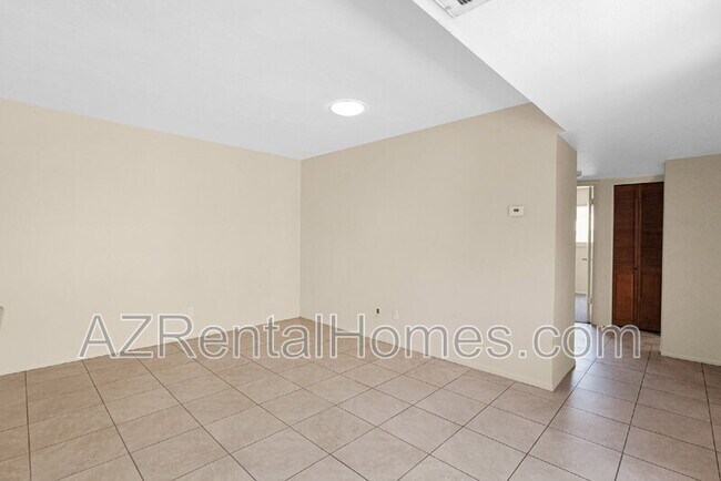 Building Photo - 1622 E Coronado Dr