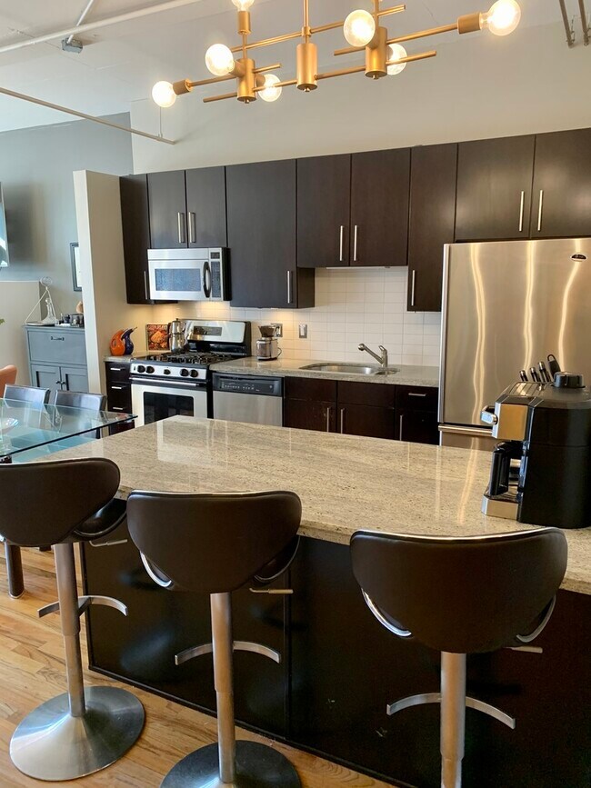 Building Photo - 6 S Laflin St