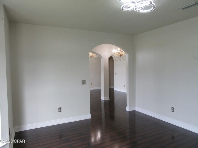 Building Photo - 105 N Shoreview Dr.