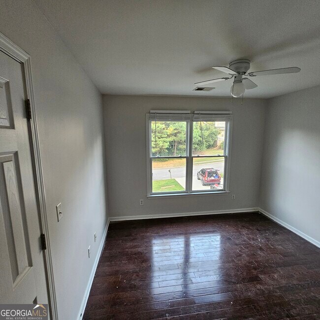 Building Photo - 6141 Long Shore Dr