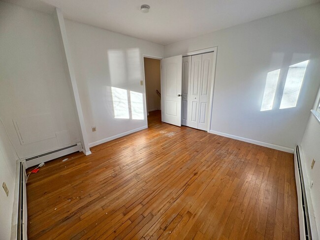 Building Photo - 3 Bedroom 2.5 Bathroom Townhome in Camp Hill!