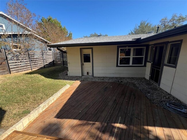 Building Photo - 4506 Oakmont Blvd