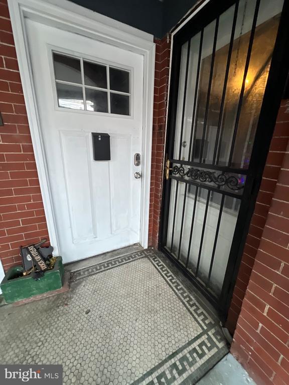 Building Photo - 121 S 55th St