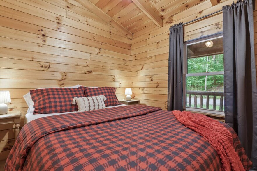 Building Photo - 14995 Pleasant Valley Rd