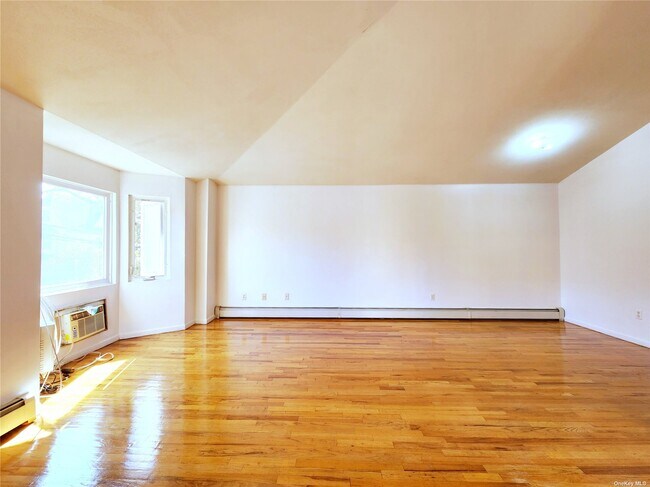 Building Photo - 96-03-96-91 91st Ave