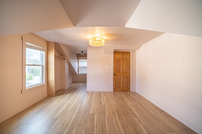 Building Photo - 714 Villa St