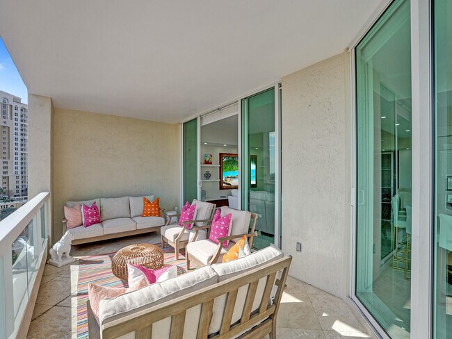 Building Photo - 411 N New River Dr E