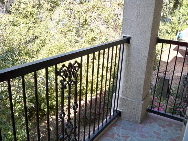 Building Photo - Saint Charles - Luxury 2 Bedroom, 2 Bathroom Condo